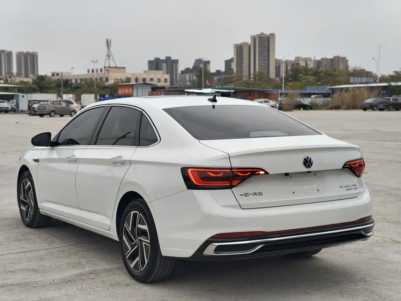 Volkswagen Sagitar 2023 300TSI DSG Surpassing Edition фото 8