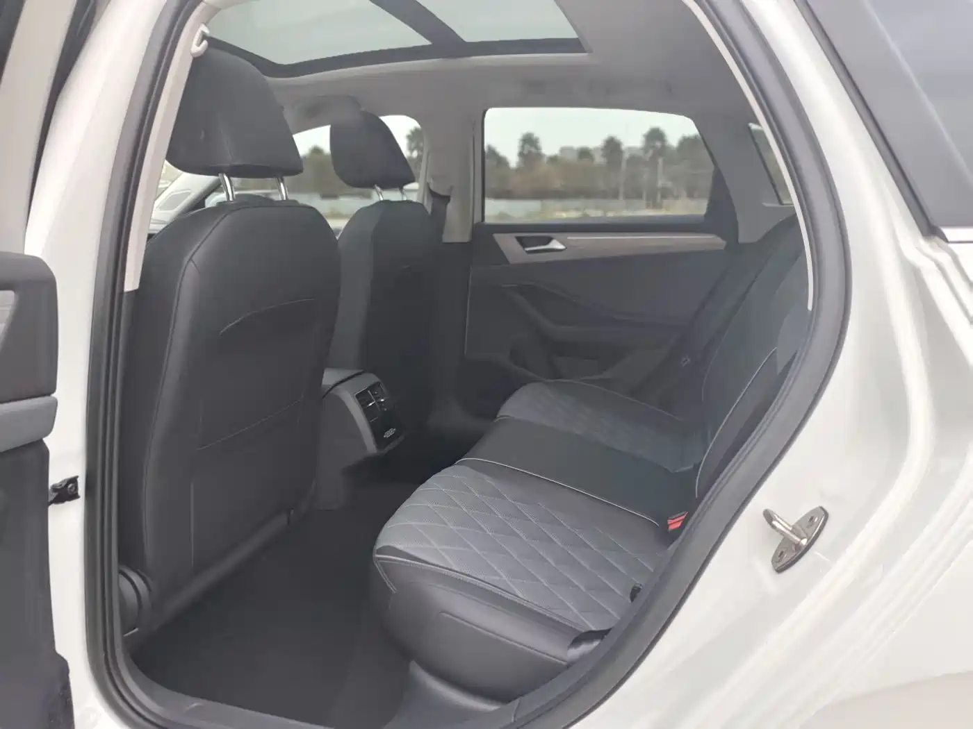 Volkswagen Sagitar 2023 300TSI DSG Surpassing Edition фото 14
