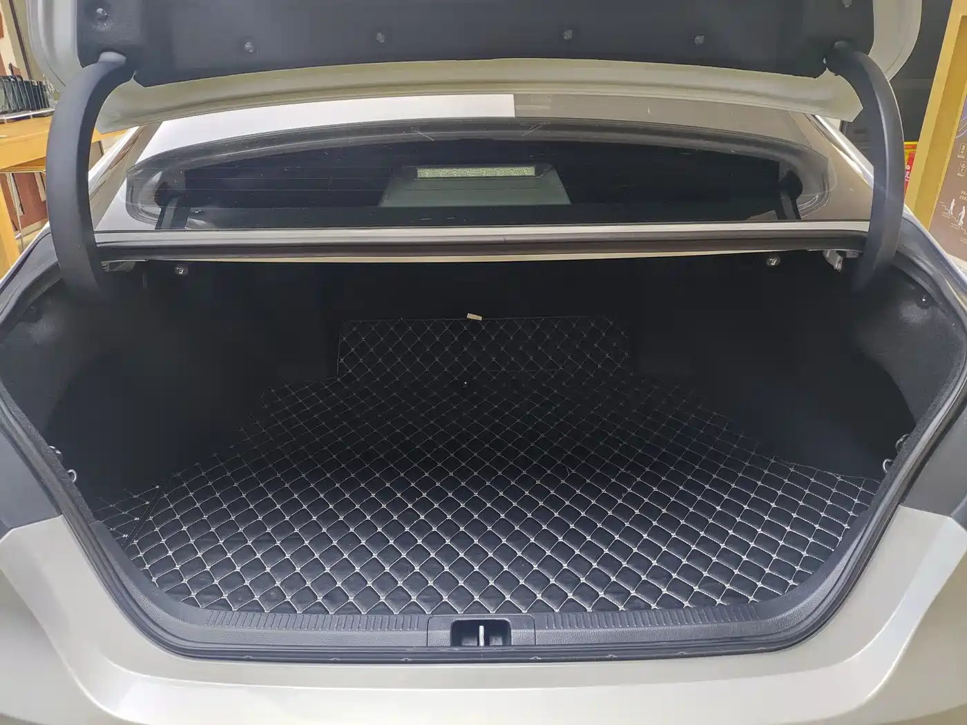 Toyota Camry 2021 Hybrid 2.5HG Luxury Edition фото 14