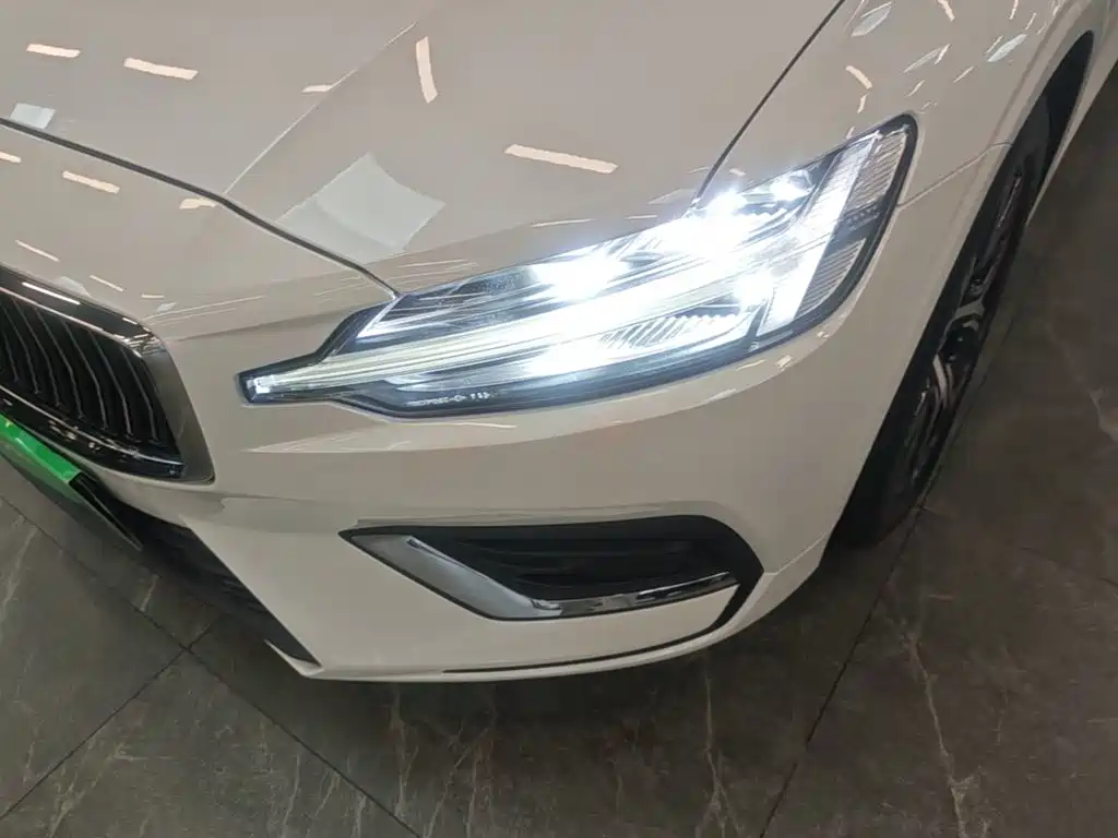 Фото 24 - Volvo S60