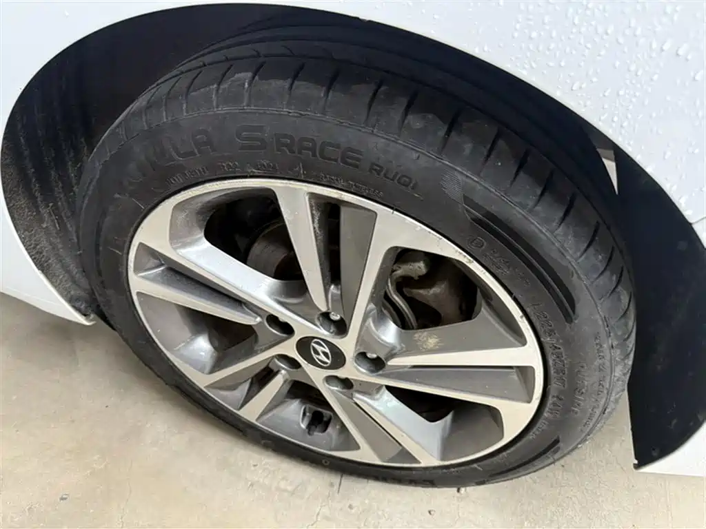 Hyundai Elantra 2016 Model 1.6L Automatic Smart Elite фото 22