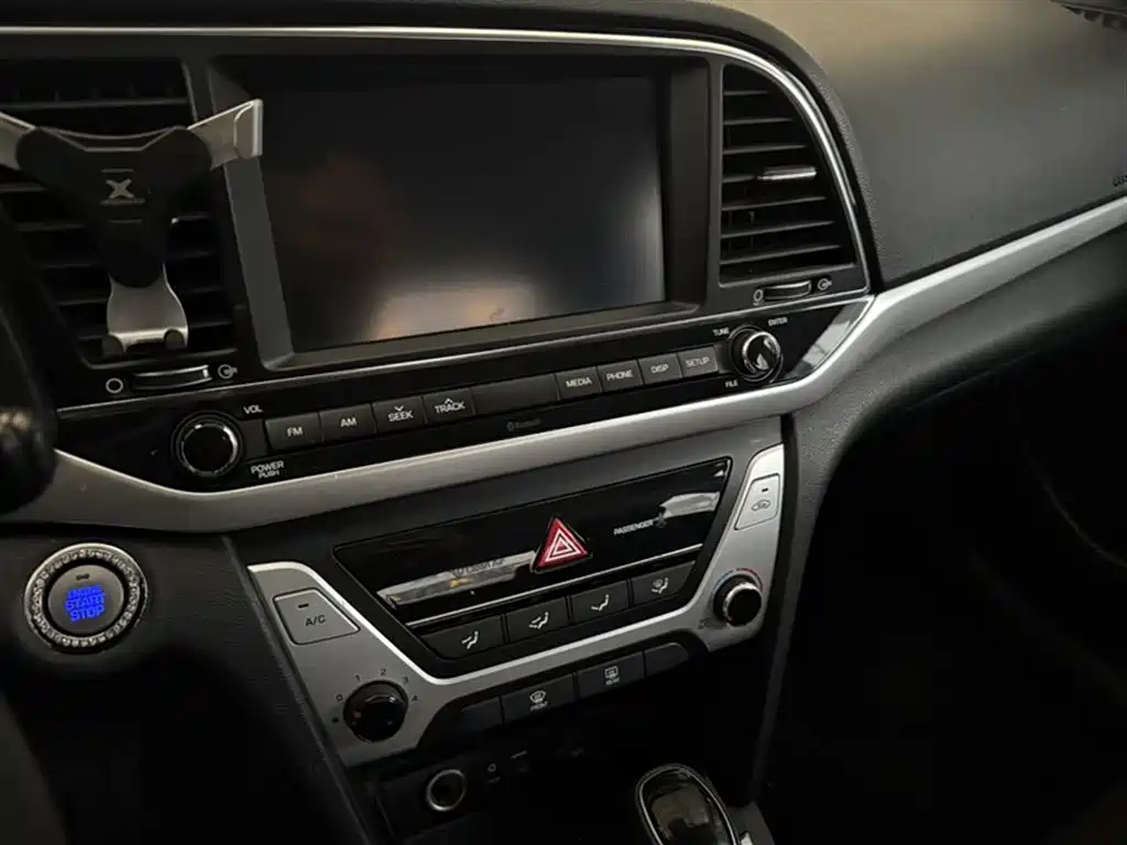 Hyundai Elantra 2016 Model 1.6L Automatic Smart Elite фото 6