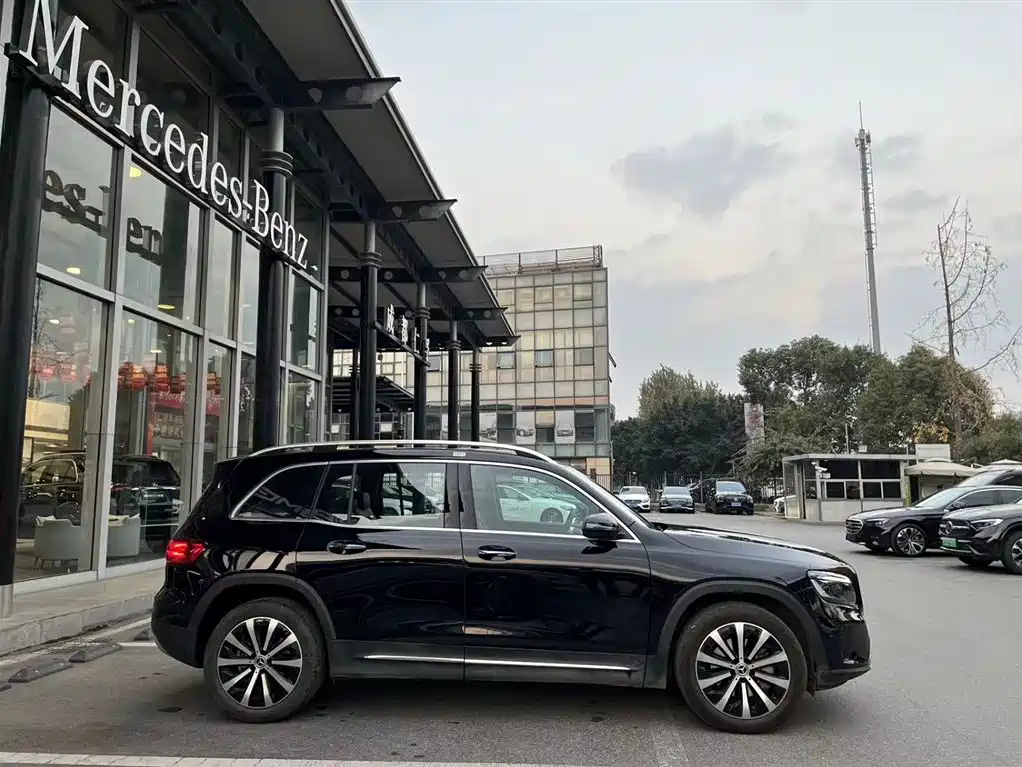 MERCEDES-BENZ GLB