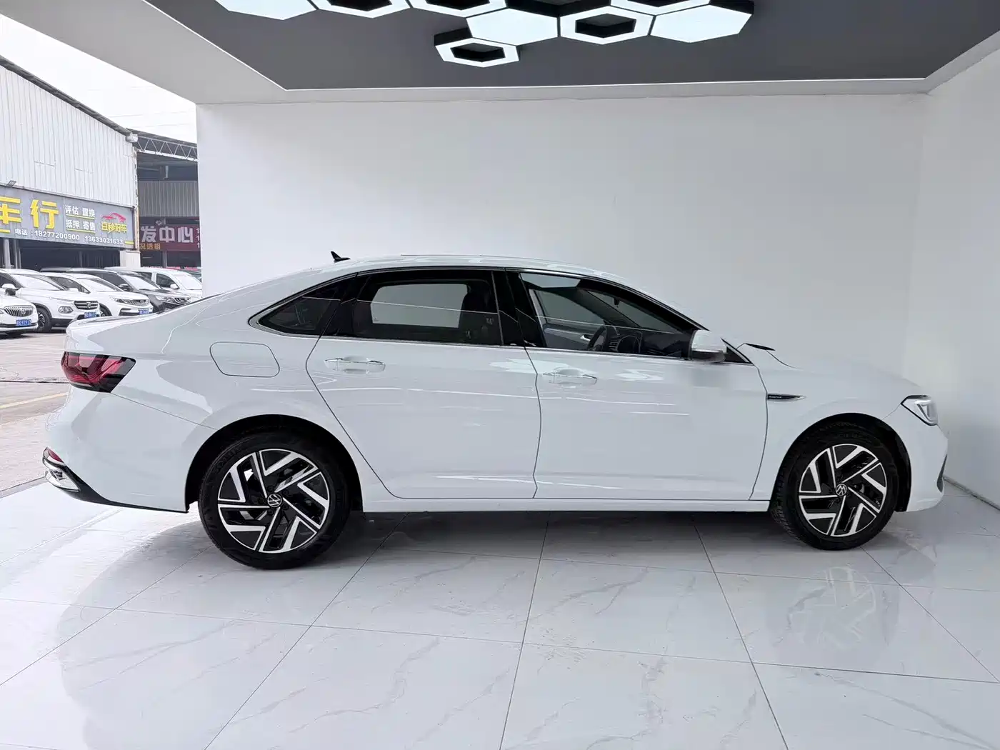 Volkswagen Sagitar 2023 300TSI DSG Surpassing Edition фото 11