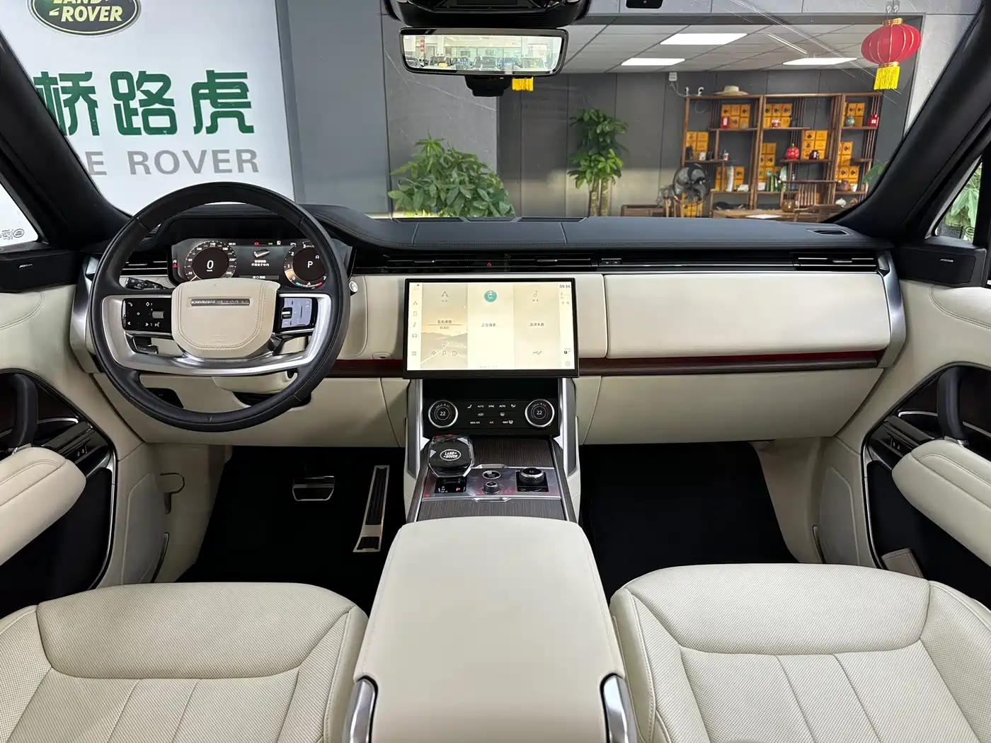 Land Rover Range Rover 2023 3.0 L6 360PS Golden Age Edition фото 5