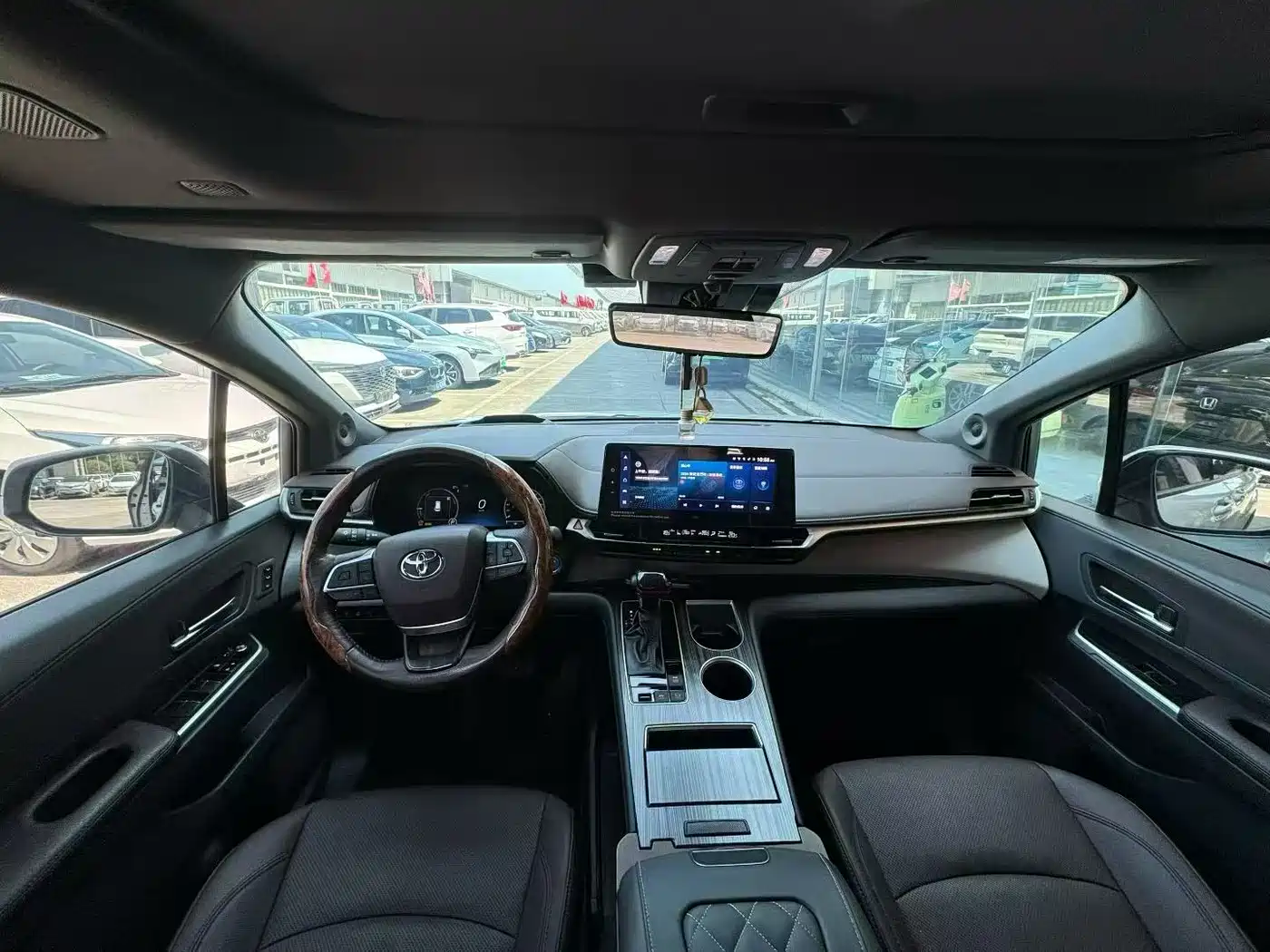 Фото 5 - Toyota Granvia