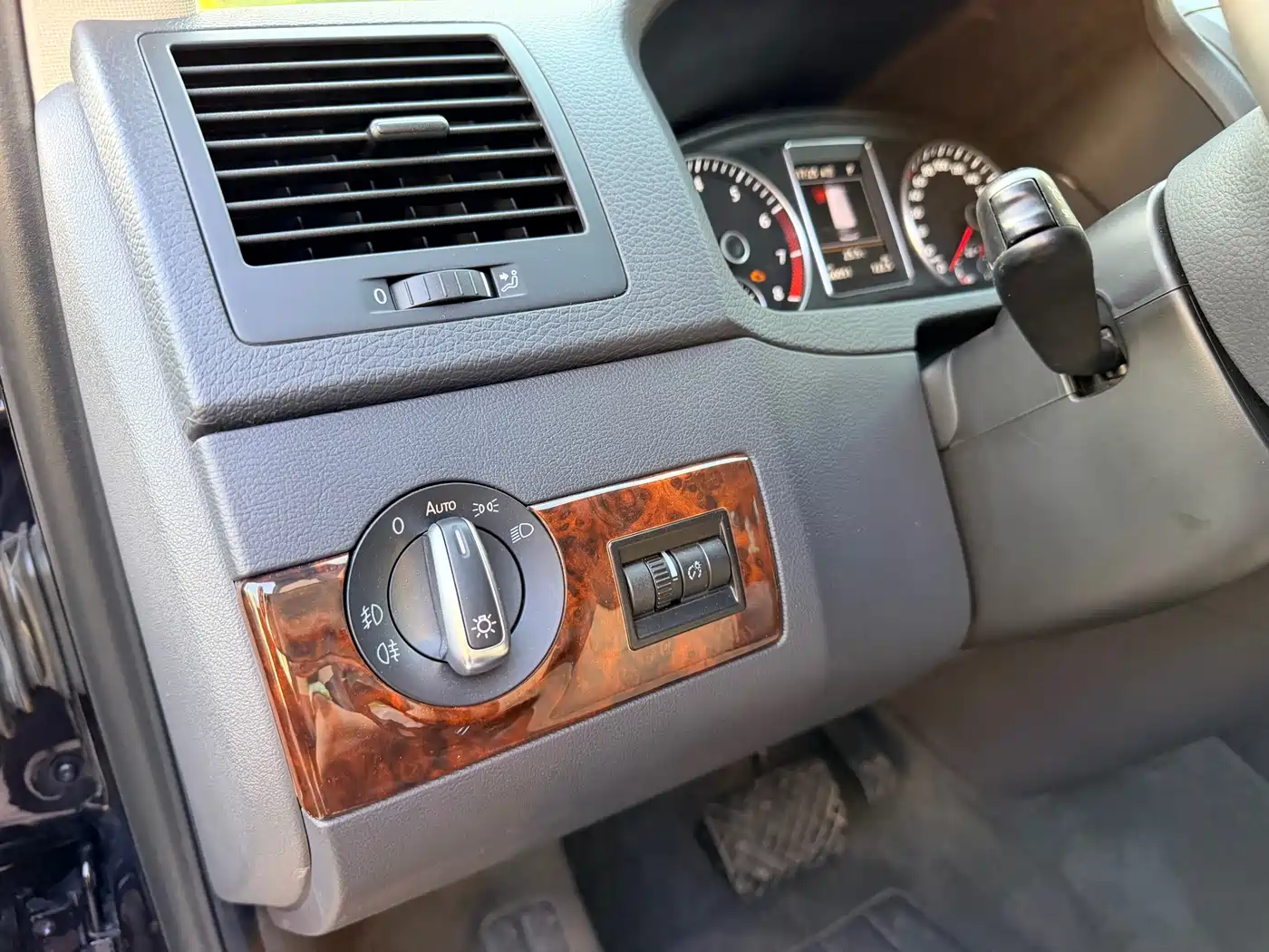 Volkswagen Multivan 2012 2.0TSI 4WD Premium фото 12