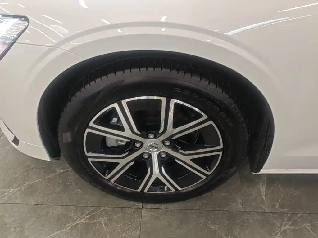 Фото 23 - Volvo S60