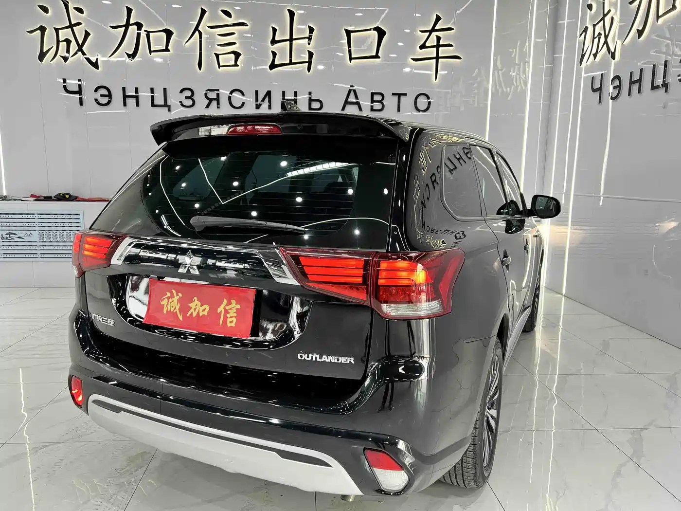 MITSUBISHI OUTLANDER