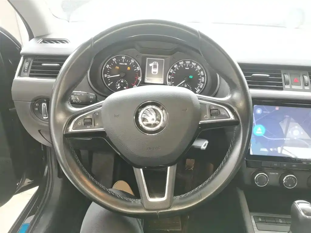 Škoda Octavia 2017 1.6L Automatic Smart Edition фото 11