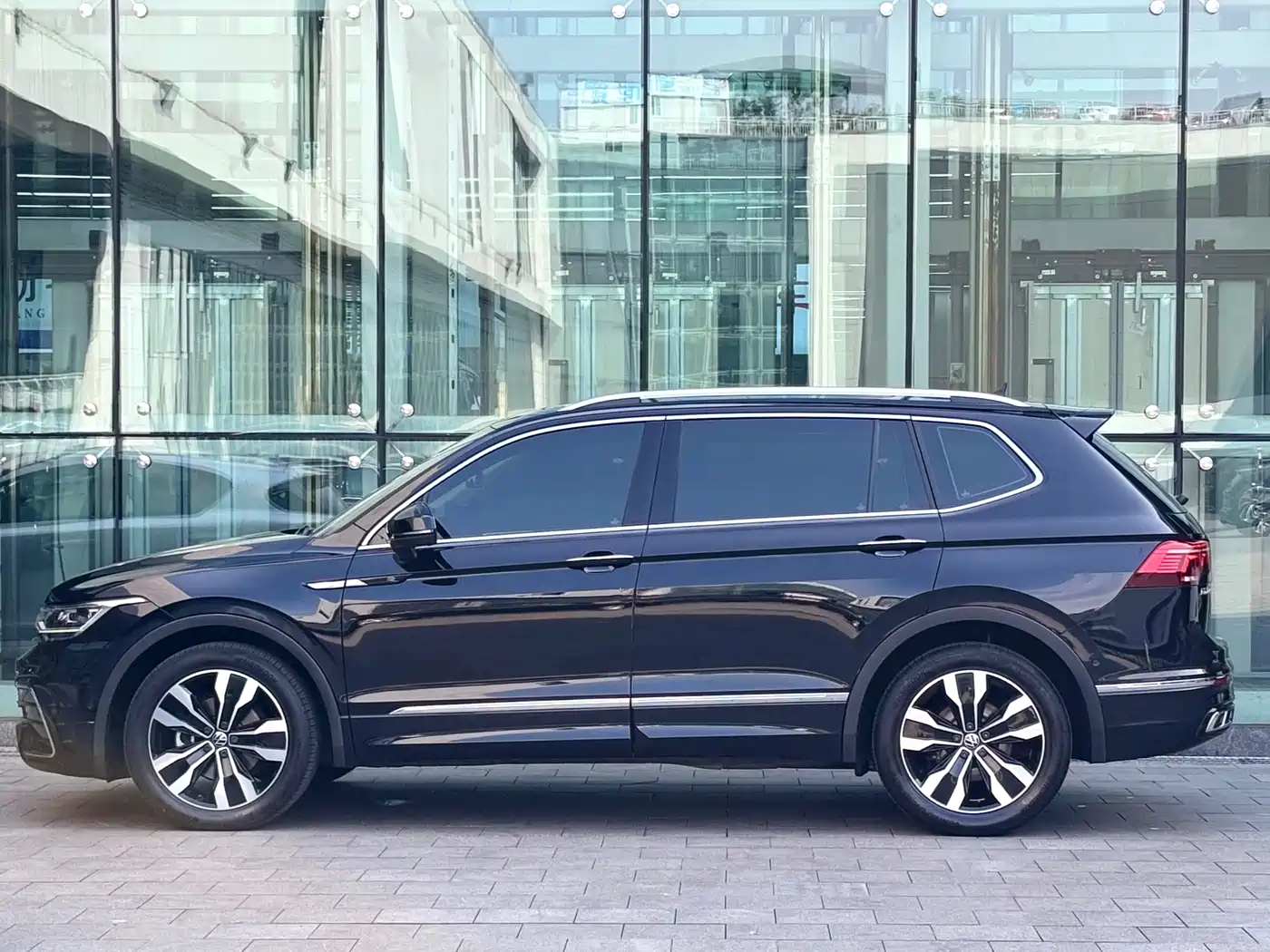 Volkswagen Tiguan L 2022 330TSI Auto 2WD R-Line Premium Edition фото 14