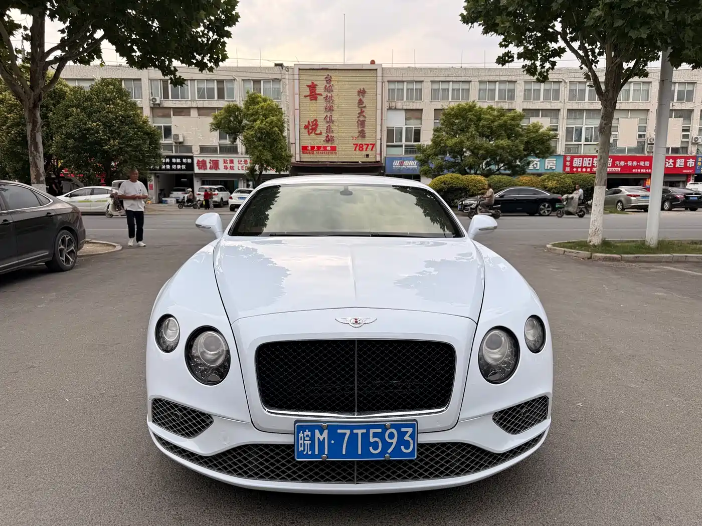 Photo 1 - Bentley Continental