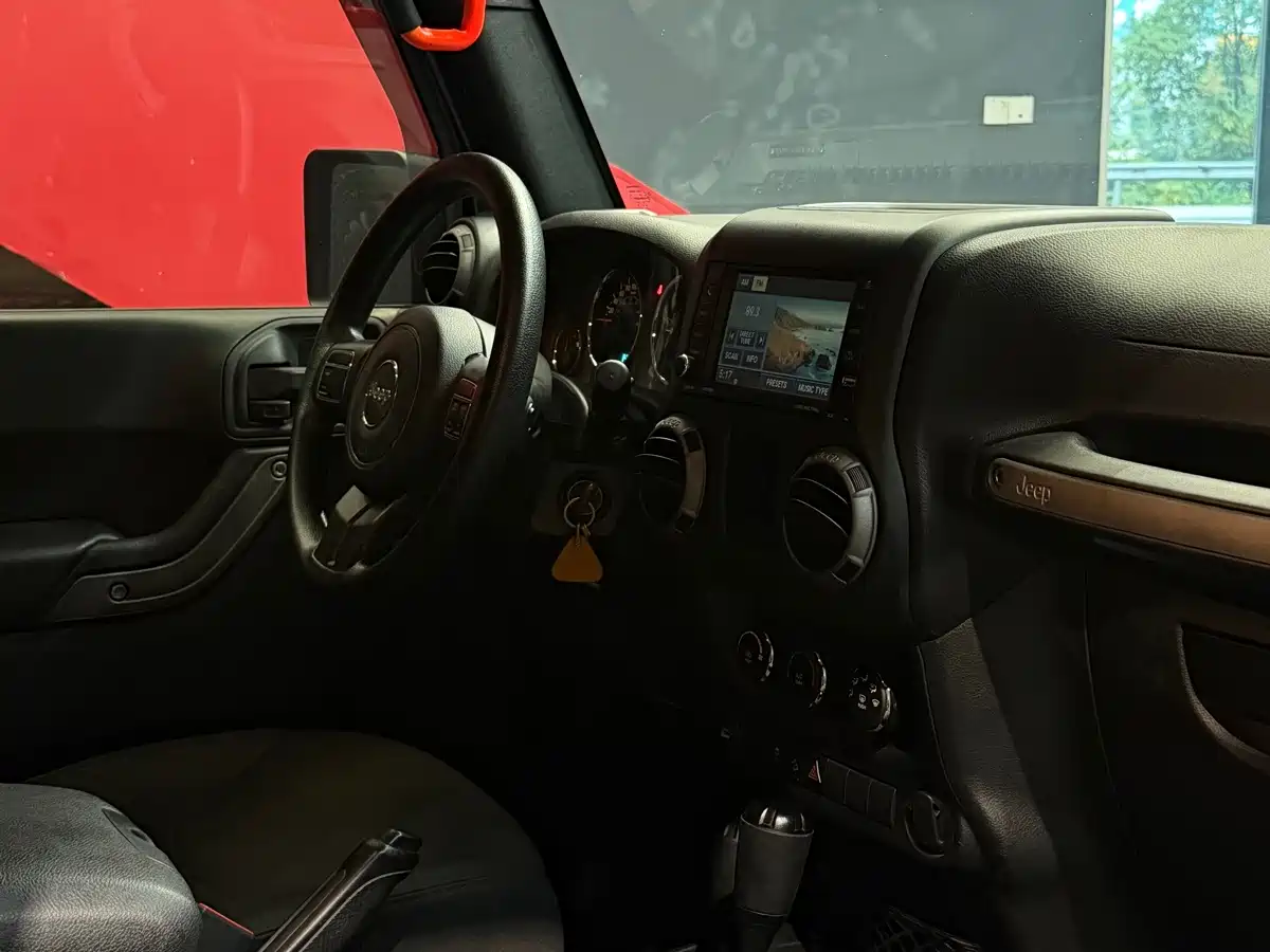 Фото 9 - Jeep Wrangler