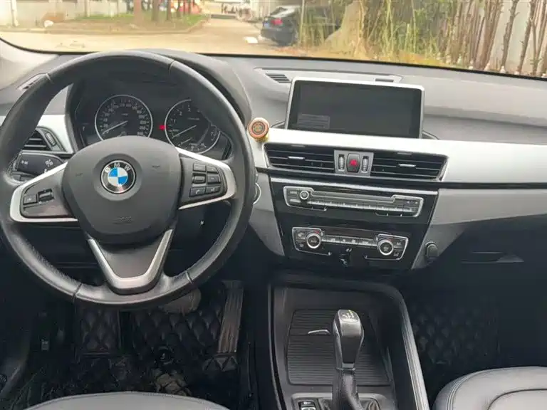 BMW X1 2018 sDrive18Li Fashion Model фото 2