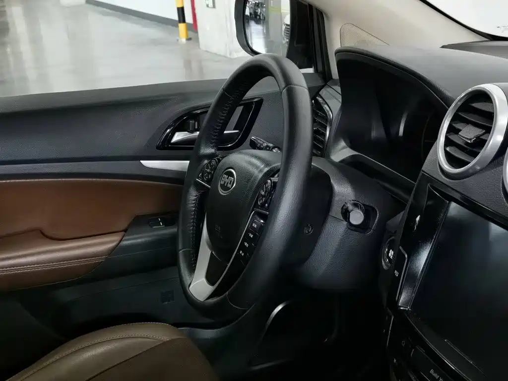 BYD S7 2016 2016 2.0T Automatic Premium Model