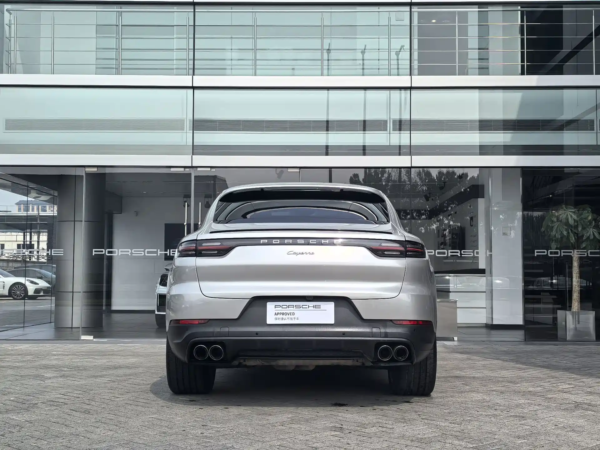 Photo 7 - Porsche Cayenne