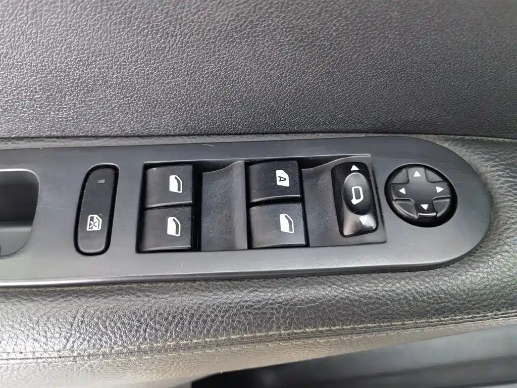 Peugeot 308 2012 1.6L Automatic Trend Type фото 9