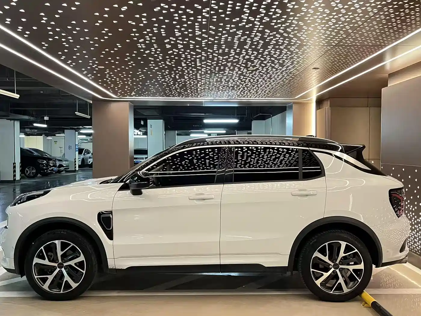 Lynk & Co 01 2017 2.0T AWD Pro фото 8
