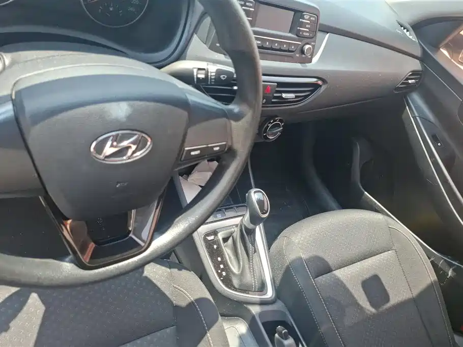 Hyundai Elantra 2020 1.6L Auto GL Pleasing Edition фото 12