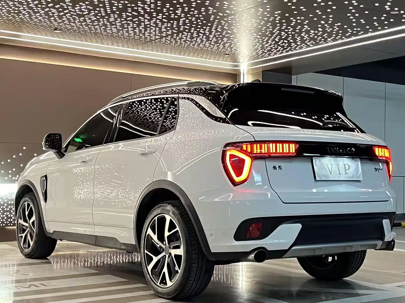 Lynk & Co 01 2017 2.0T AWD Pro фото 31