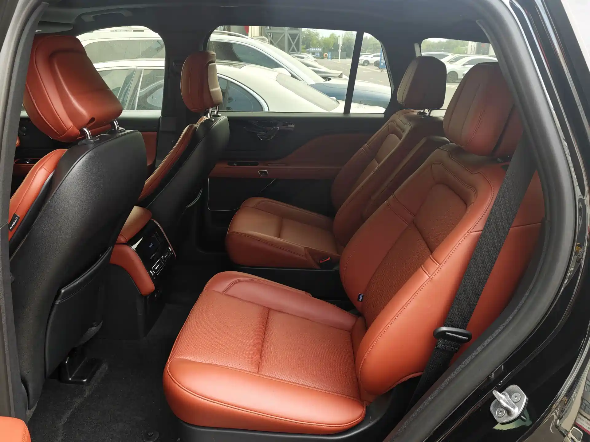 Photo 8 - Lincoln Aviator
