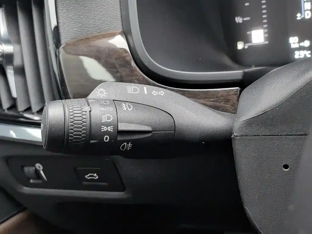 Photo 21 - Volvo S90