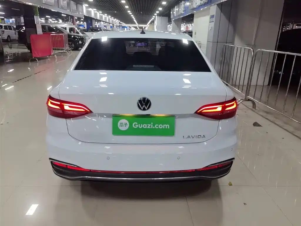 Volkswagen Lavida 2023 1.5L Auto Five Million Edition фото 6