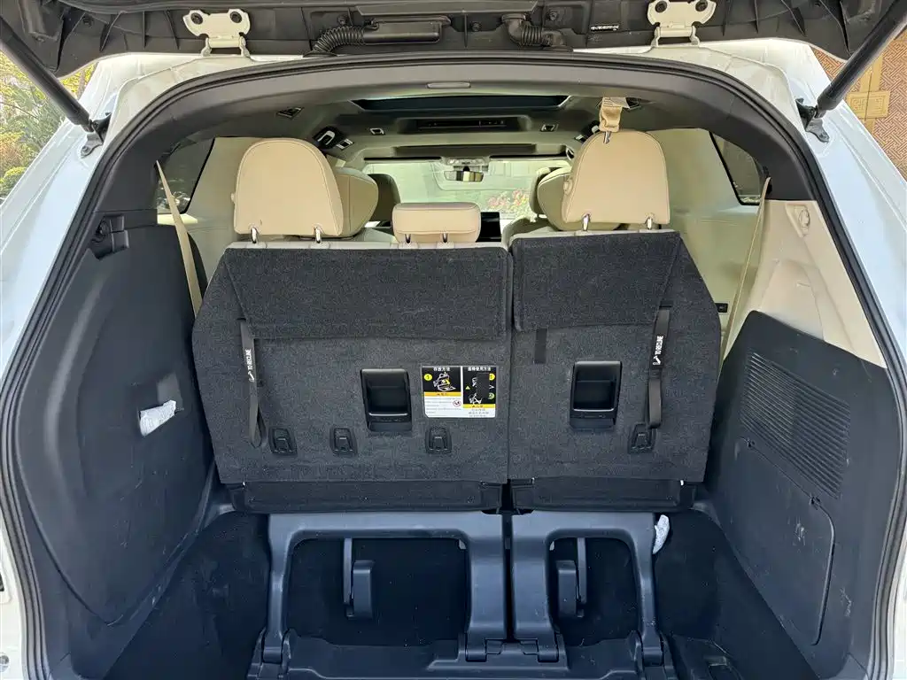Фото 29 - Toyota Granvia