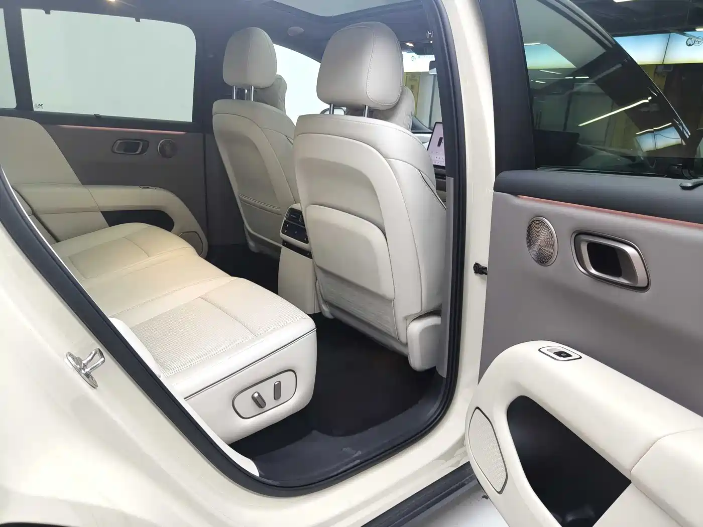 Li Auto i6 2025 2025 4WD Base Model