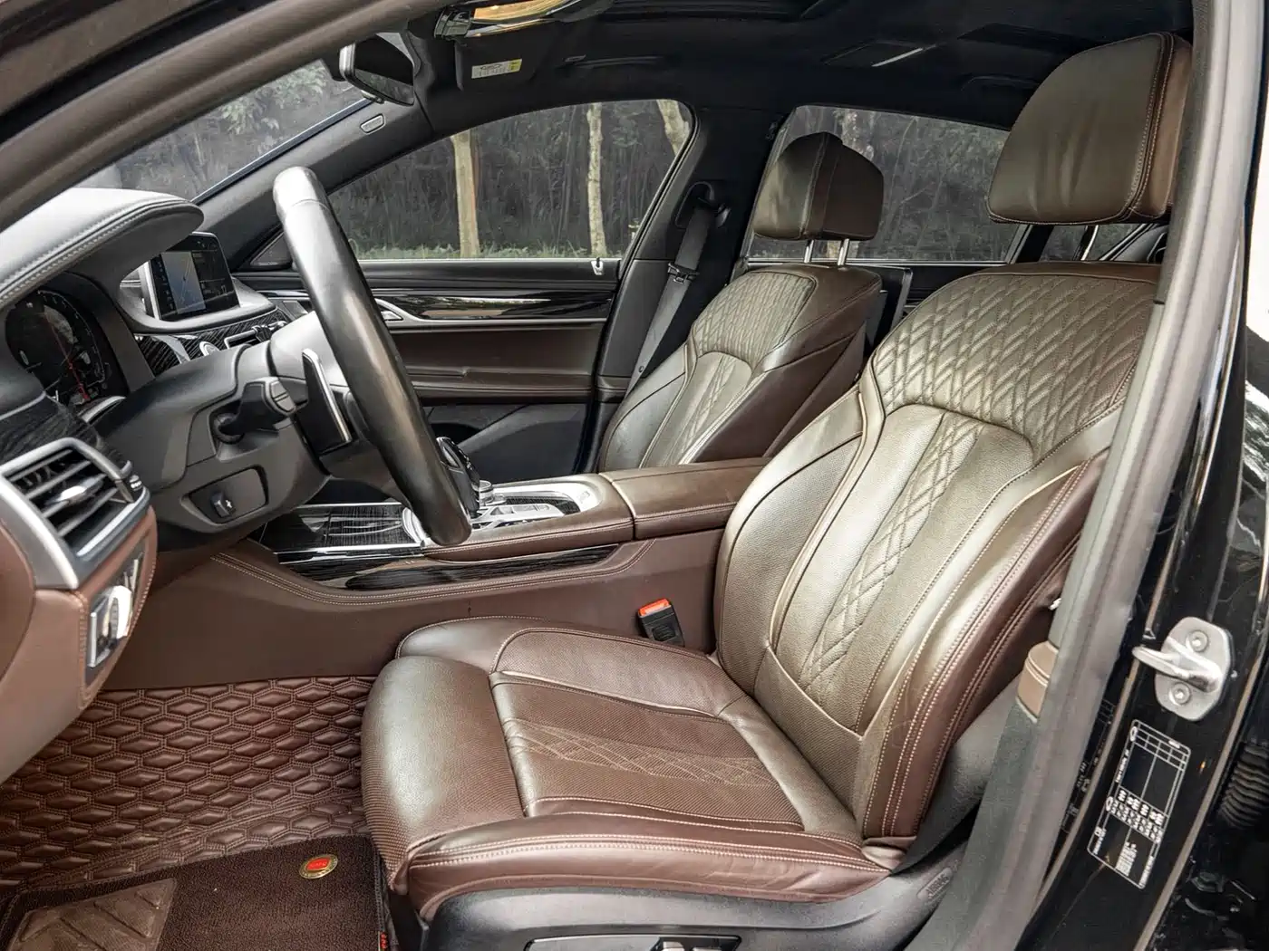 BMW 7 Series 2019 740Li Exclusive M Sport Package фото 14