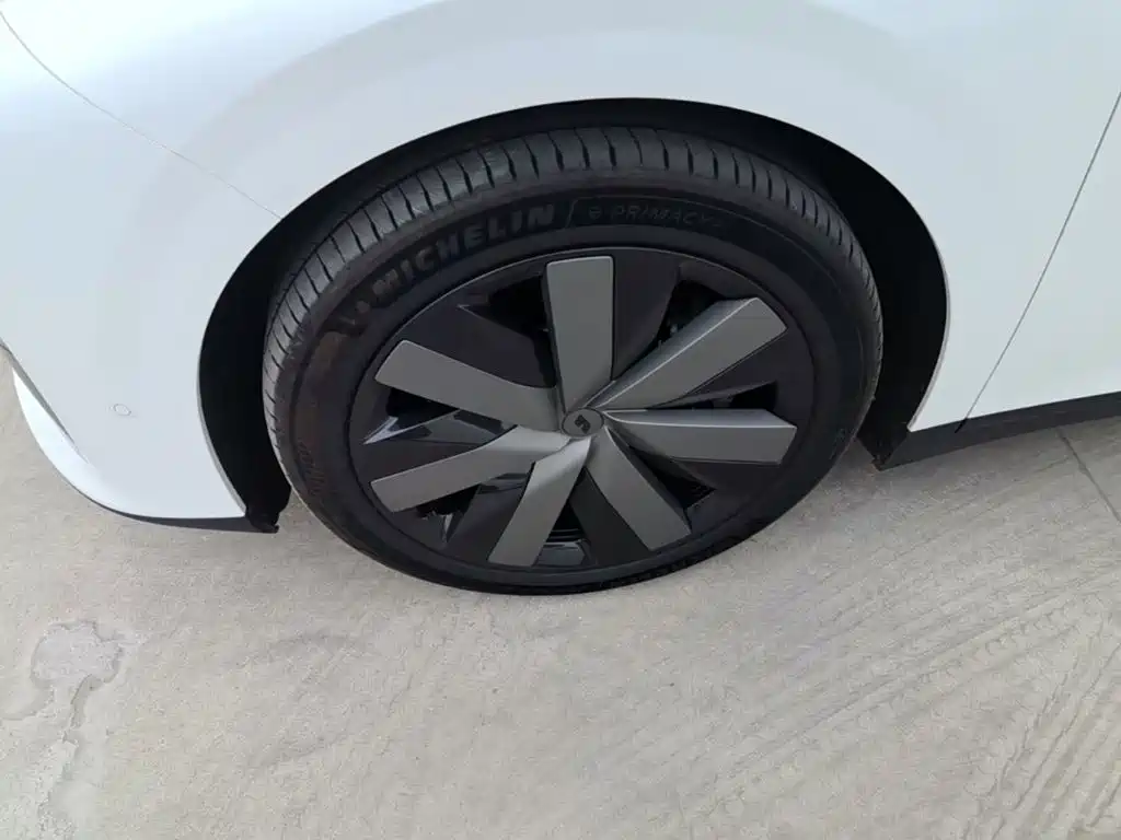 Фото 23 - Li Auto i6