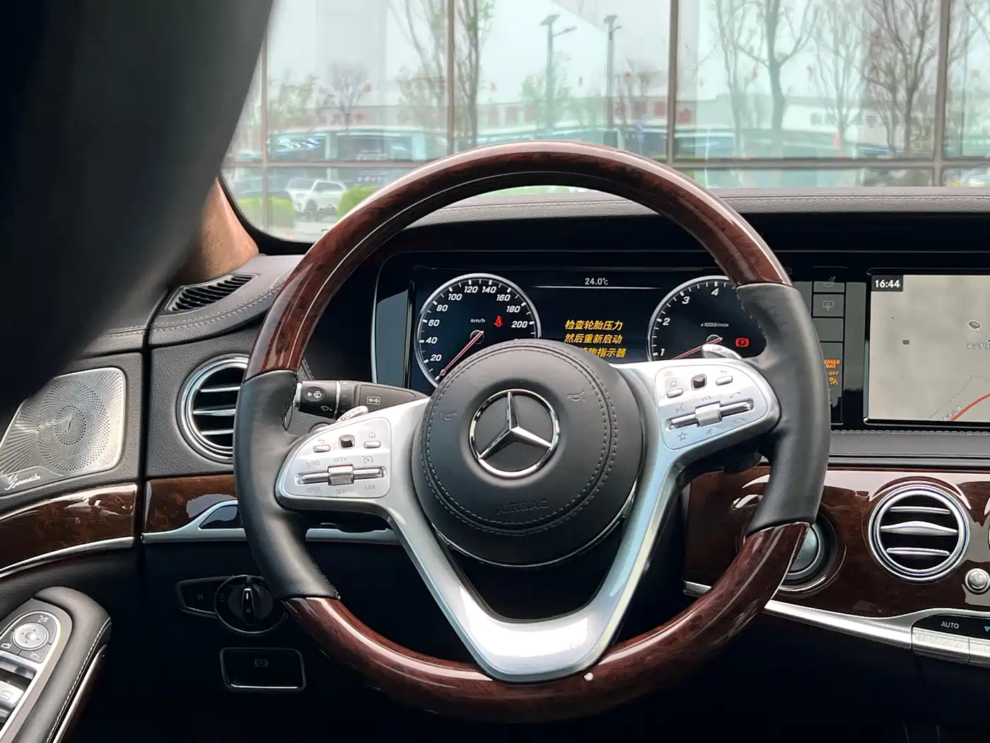 Mercedes-Benz Maybach S-Class 2016 S 400 4MATIC фото 11