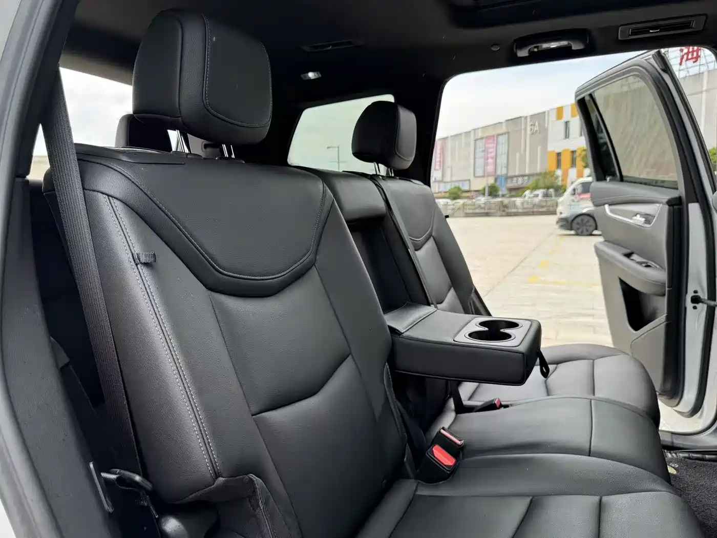 Photo 24 - Cadillac XT6