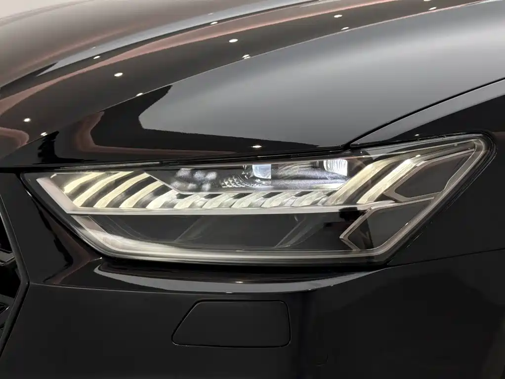 Фото 18 - Audi A7L