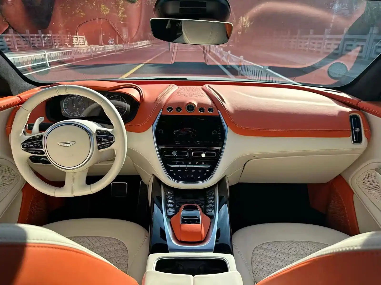Фото 5 - Aston Martin DBX