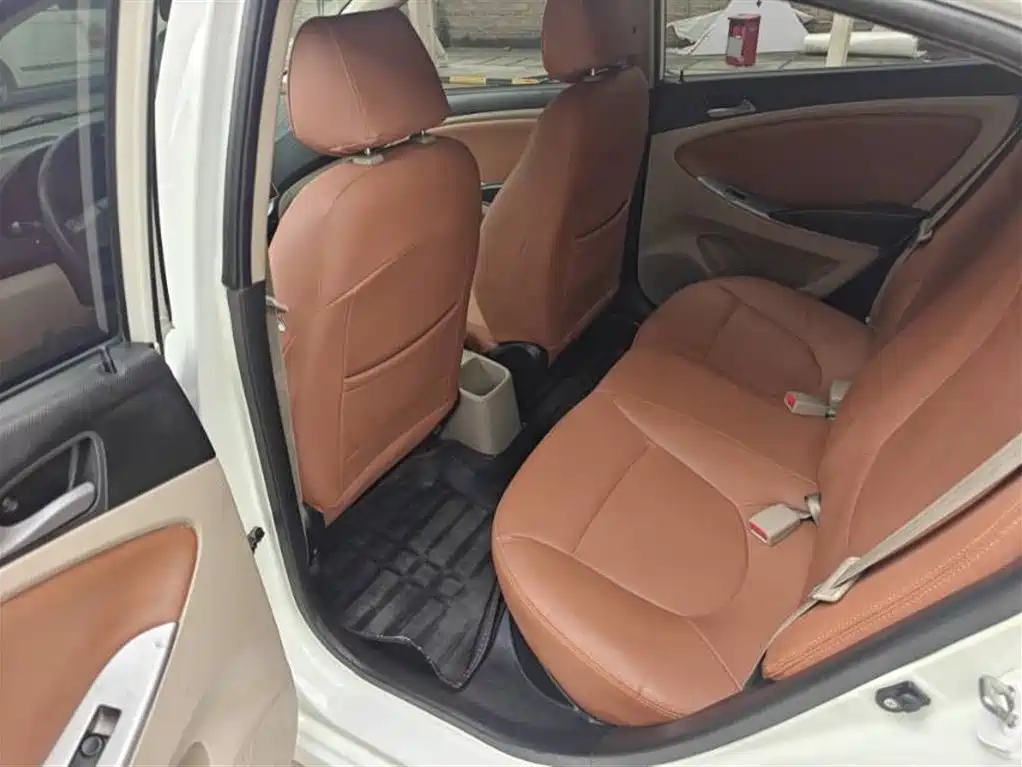 Hyundai Verna 2014 1.4L Manual Fashion GS фото 7