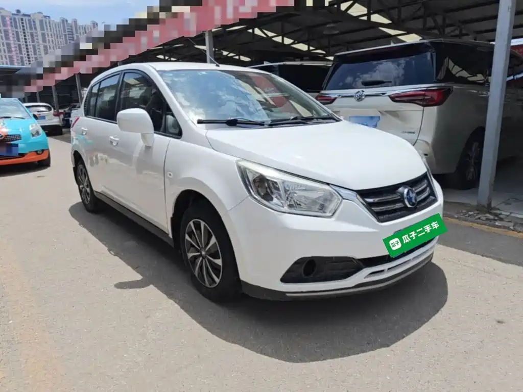 Venucia R50 2017 2015 1.6L Automatic Fashion Edition