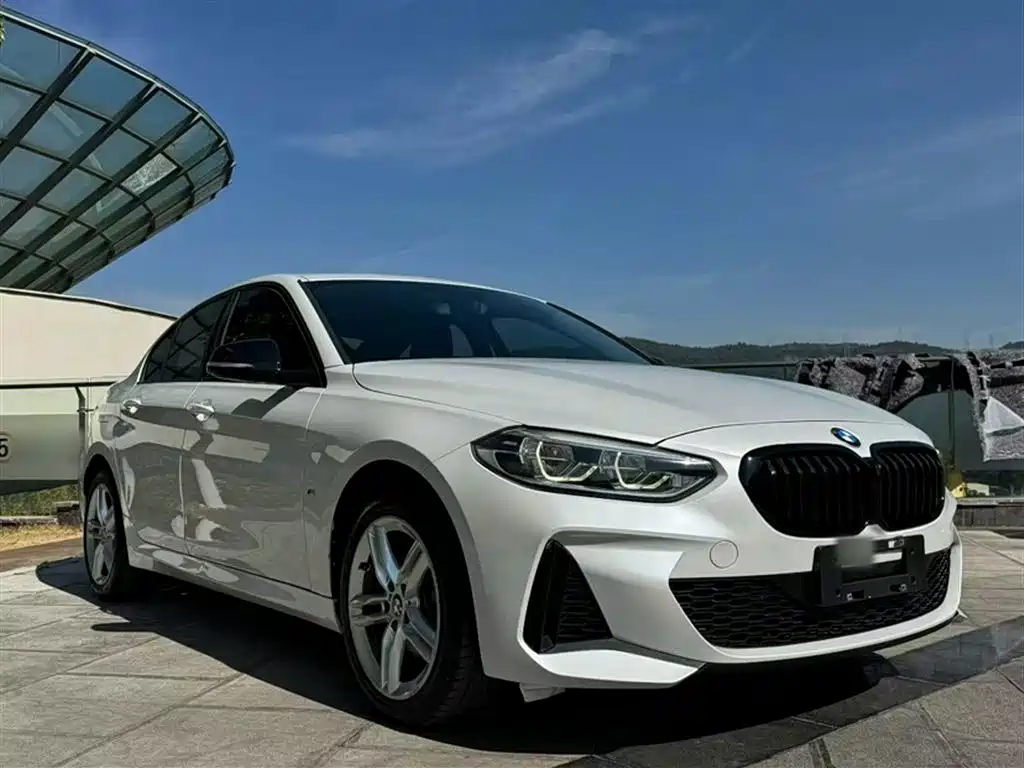 BMW 1 Series 2021 120i M Sport Shadow Edition фото 3