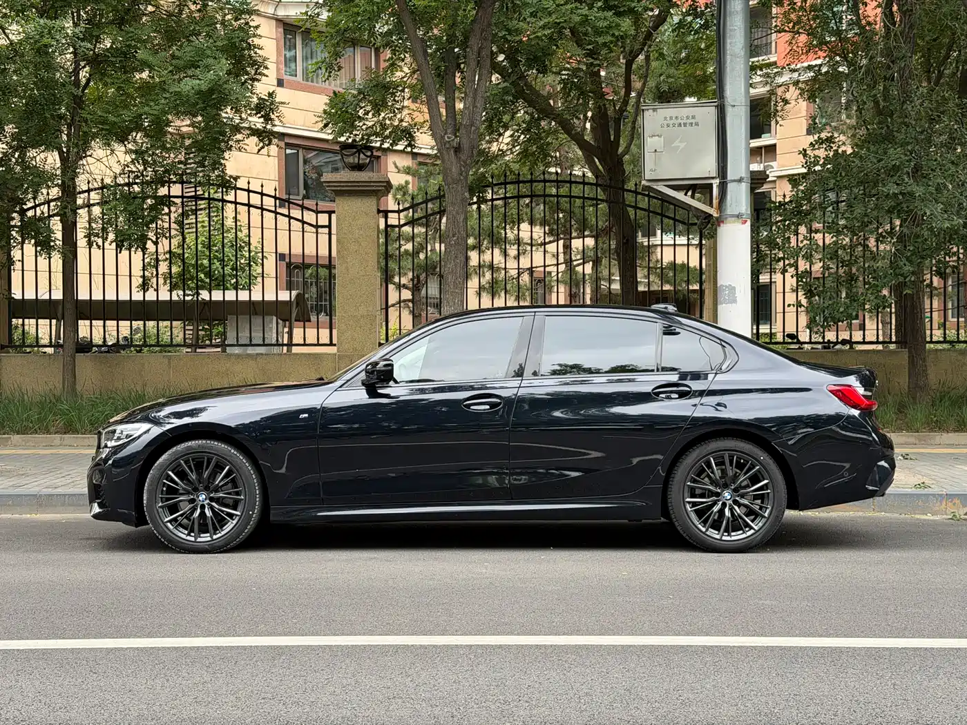 BMW 3 Series 2022 325Li M Sport Shadow Edition фото 3