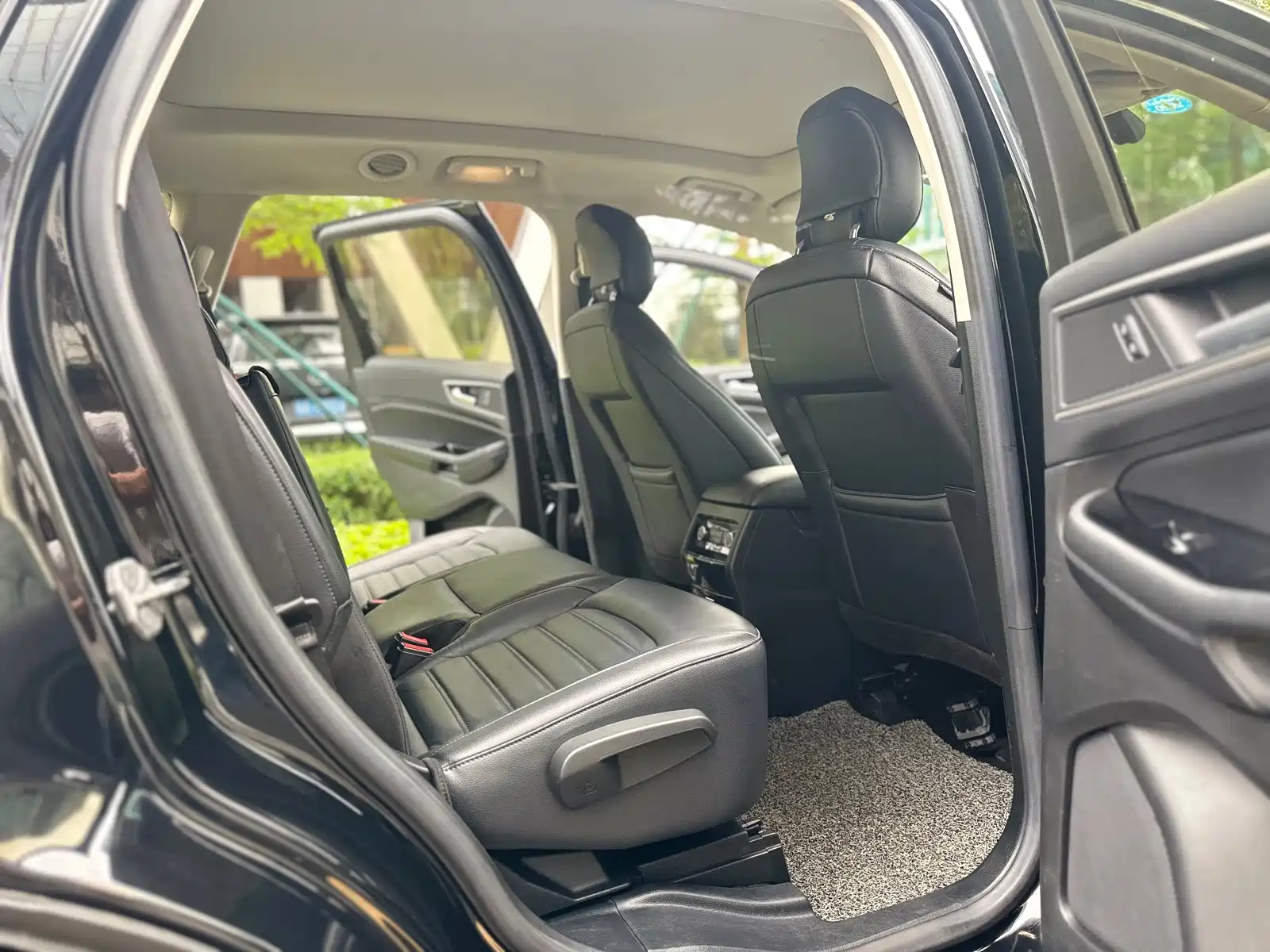 Фото 10 - Ford Edge