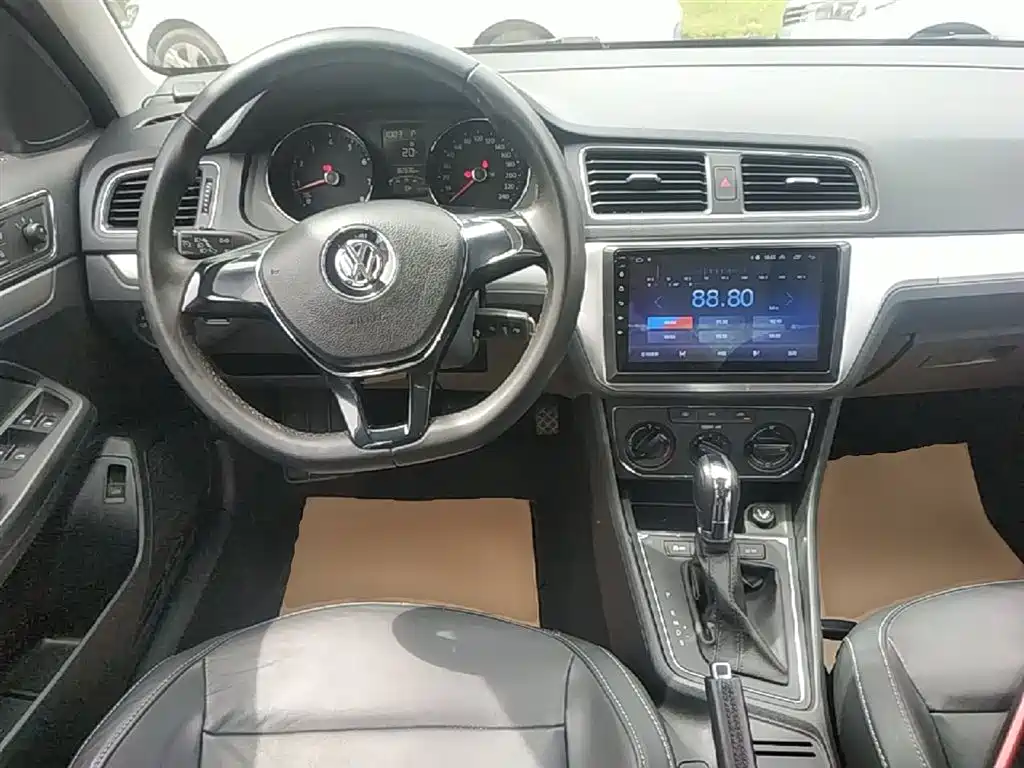 Volkswagen Lavida 2015 1.6L Automatic Comfort Edition фото 11