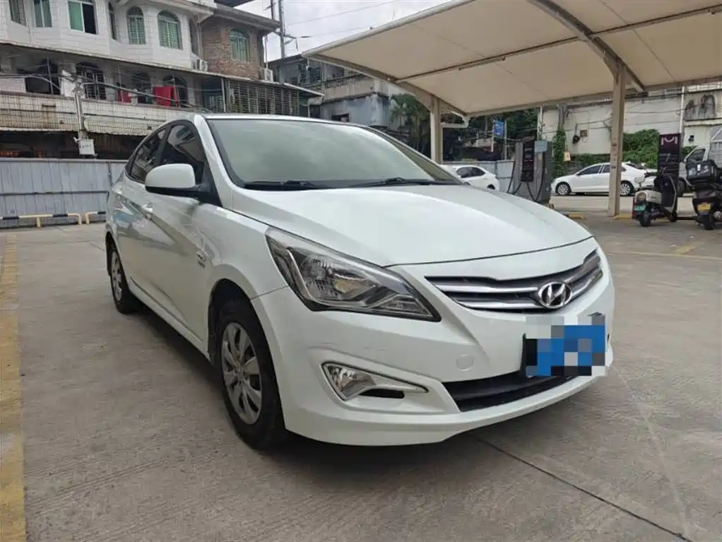 Hyundai Verna 2014 1.4L Manual Fashion GS фото 3