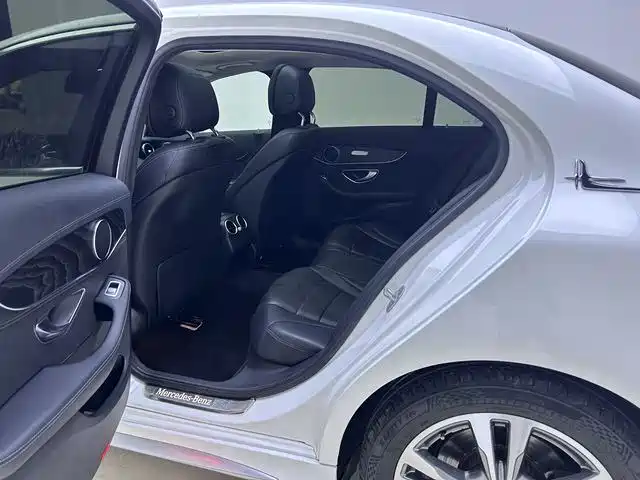 Mercedes-Benz C-Class 2015 Facelift C 200 L Sport фото 13