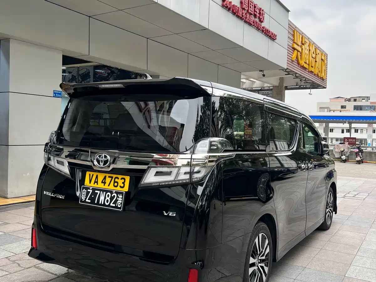 Toyota Vellfire фото 7