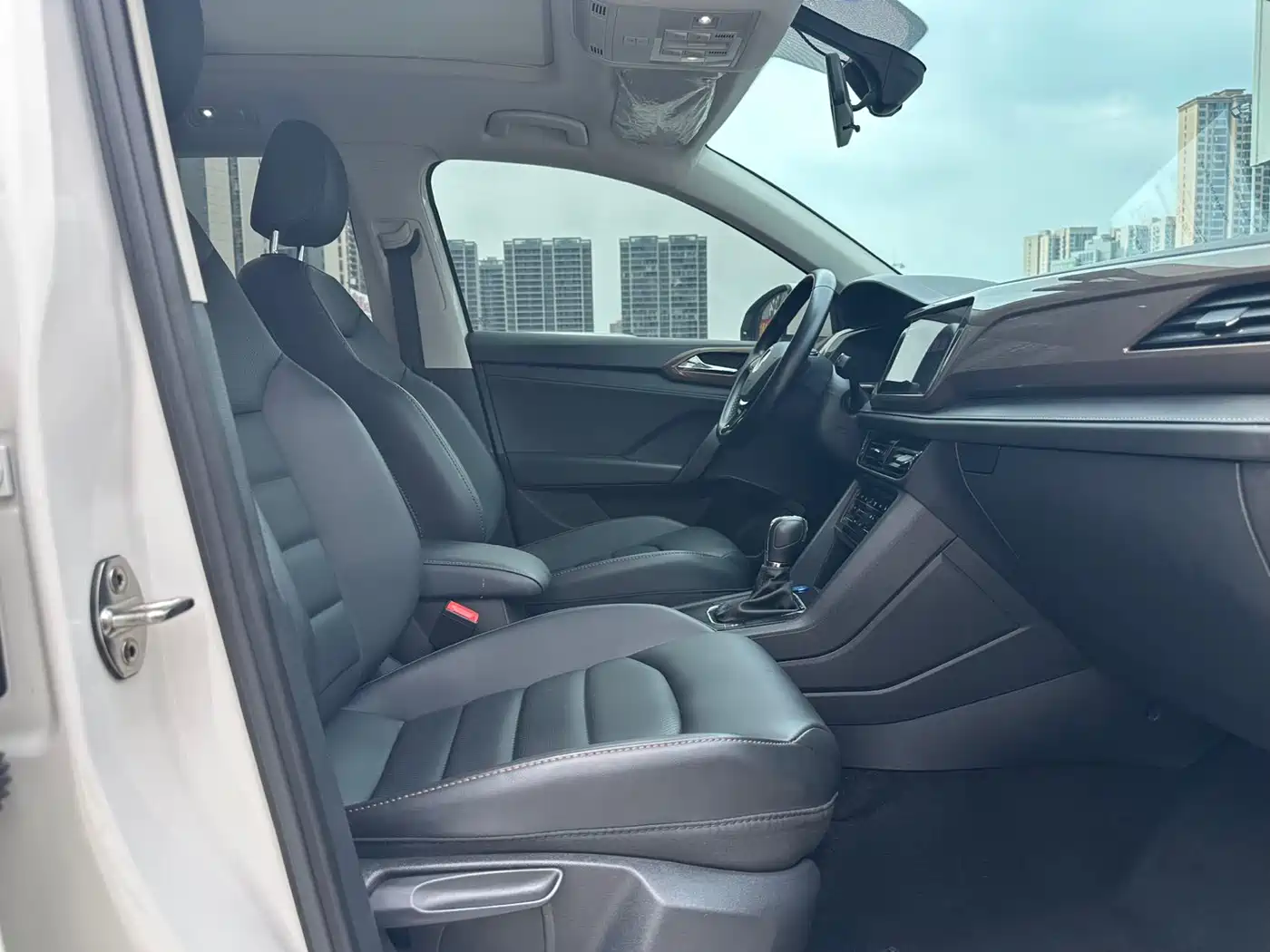 Volkswagen Tharu 2022 280TSI FWD Luxury Edition фото 14