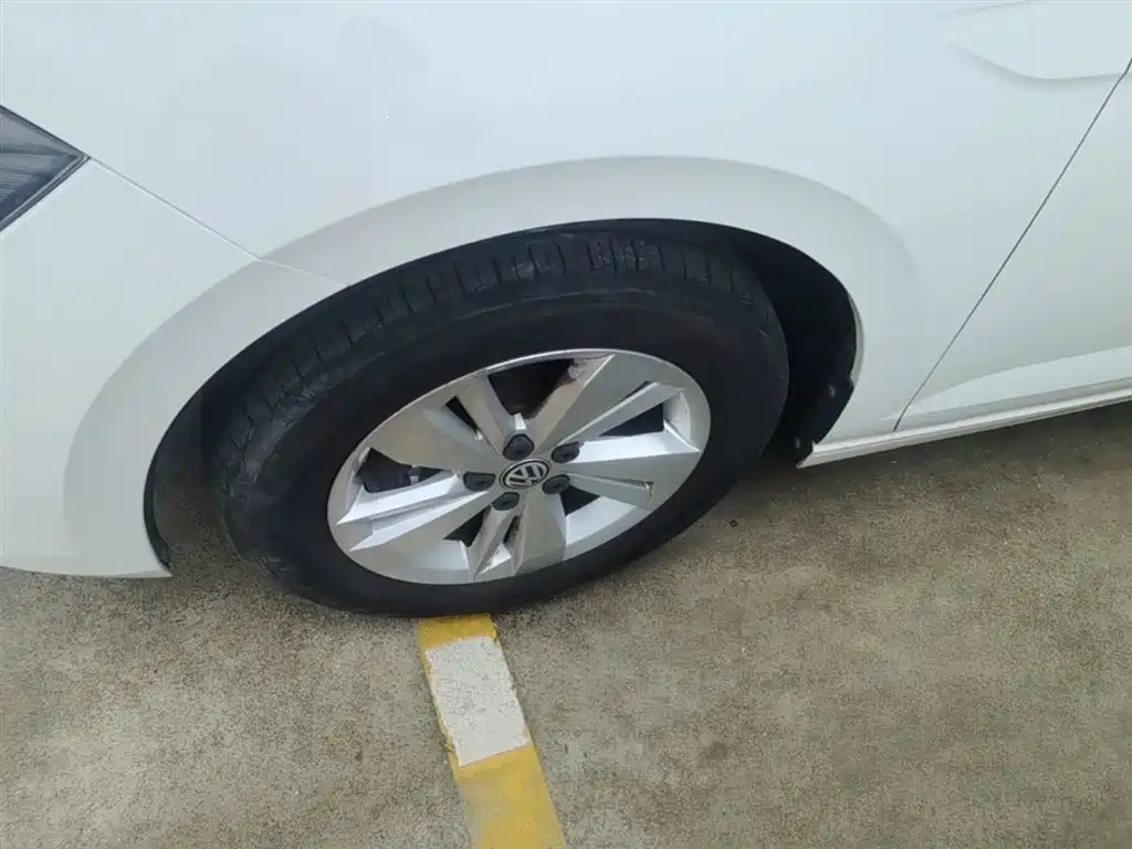 Volkswagen Polo 2019 Plus 1.5L Automatic Panorama Enjoyment Edition фото 23