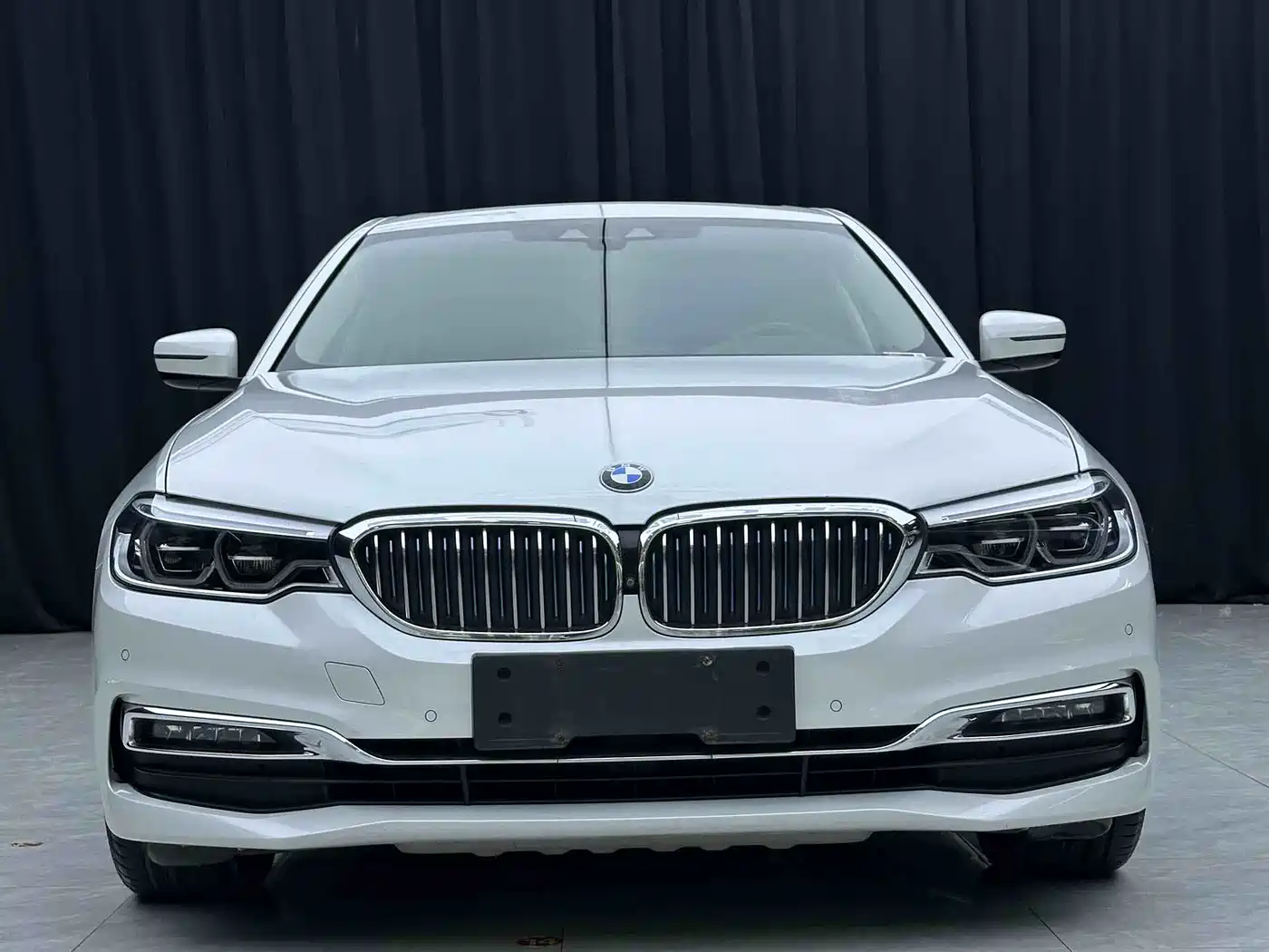 BMW 5 Series New Energy 2019 530Le Luxury Package фото 2