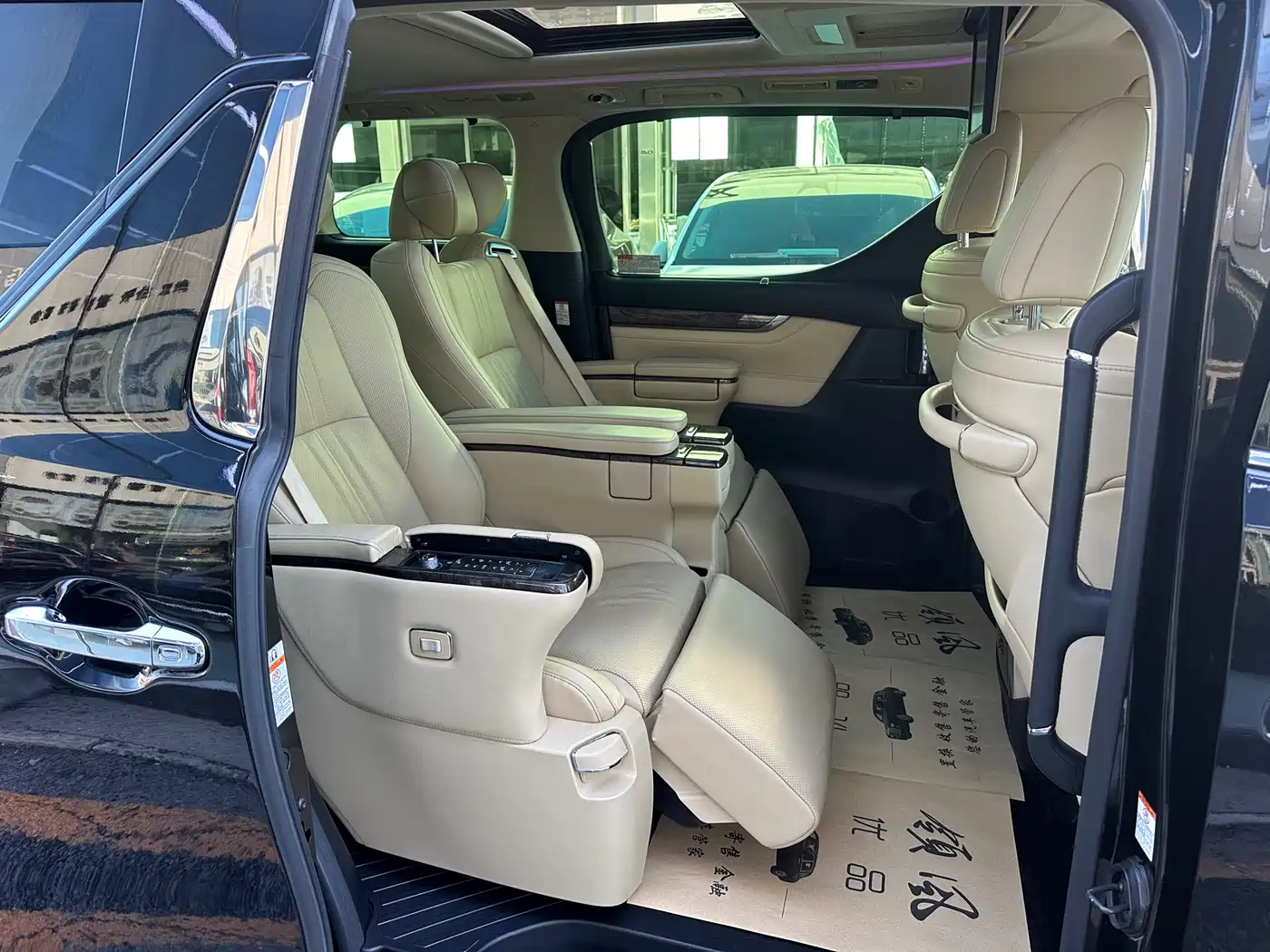 Toyota Alphard 2020 Hybrid 2.5L Premium Edition фото 5
