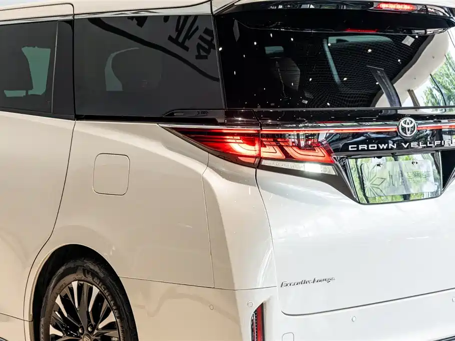Toyota Vellfire 2024 Crown Hybrid 2.5L Executive Premium Edition фото 20