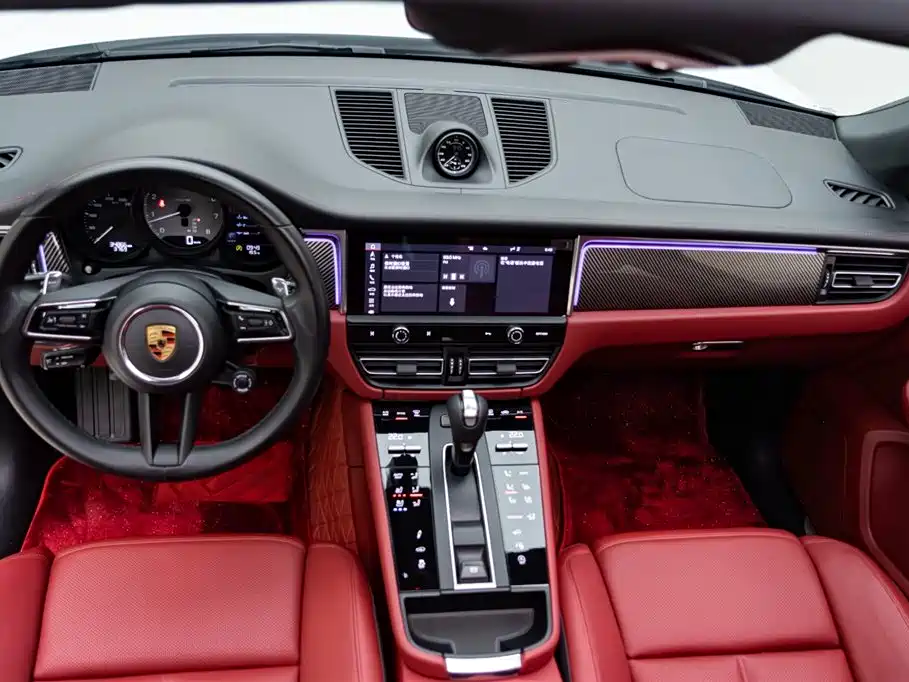 PORSCHE MACAN